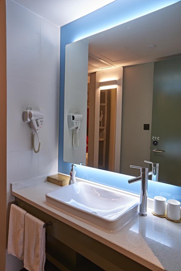 Отель Ibis Wenzhou Ariport Avenue Экстерьер фото